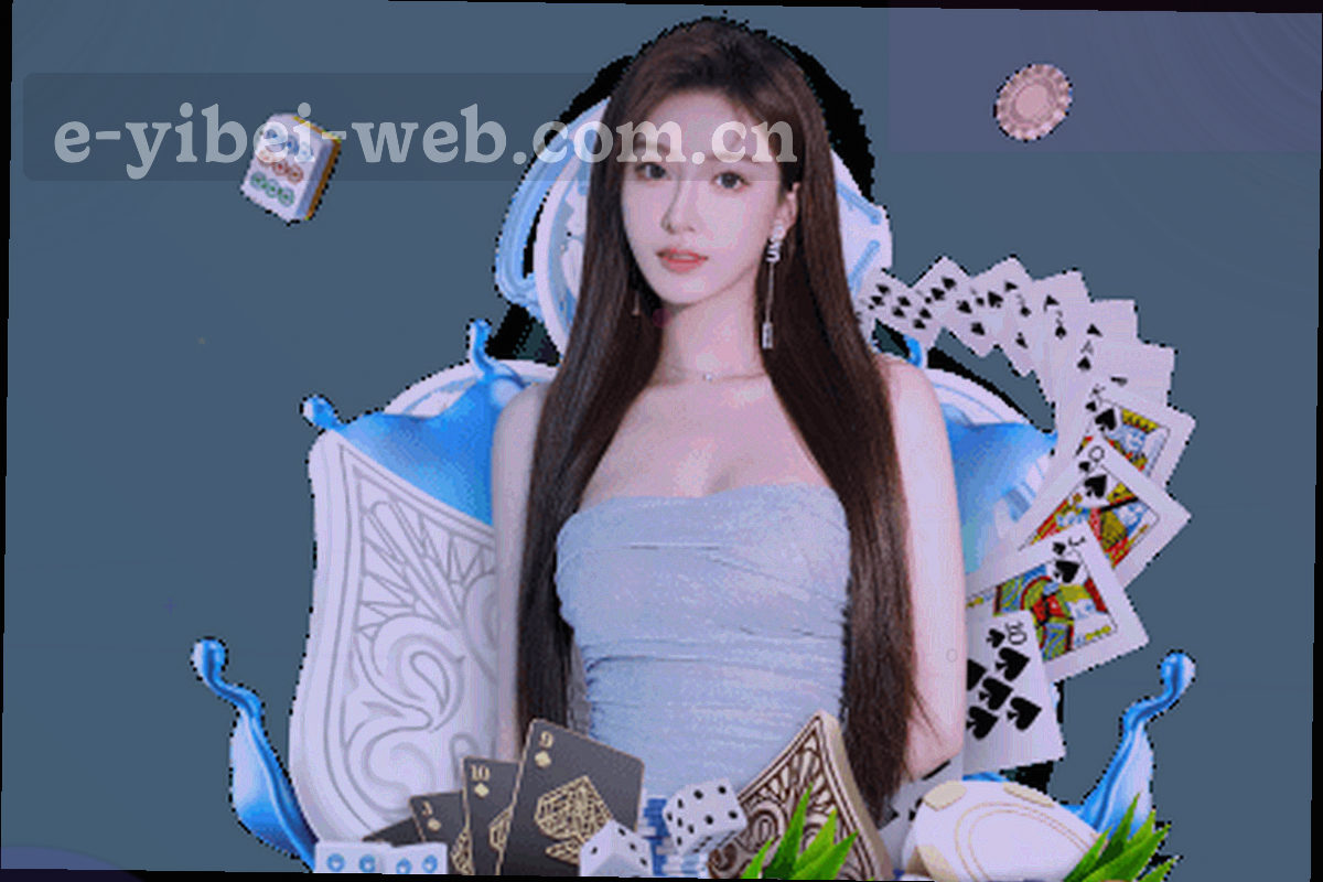 球场中圈俯视与草坪划线纹理的抽象构图